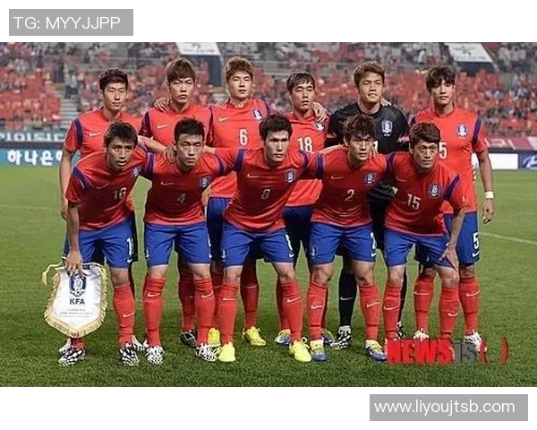 历届足球明星回顾与分析各年最佳球员全景展示 历届足球明星回顾与分析各年最佳球员全景展示